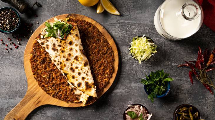 Evde Sağlıklı Lahmacun Tarifi: Kolay ve Hafif Yapımı