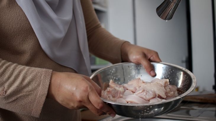 Pişirmeden Önce Et Yıkanır mı? Et Yıkamanın Zararları ve Hijyen Kuralları